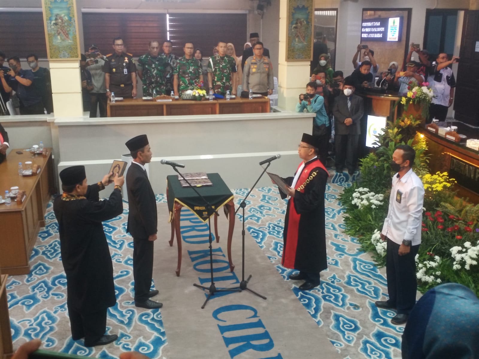 Pelantikan Ketua DPRD Kota Cirebon, Ruri Tri Lesmana Gantikan Affiati