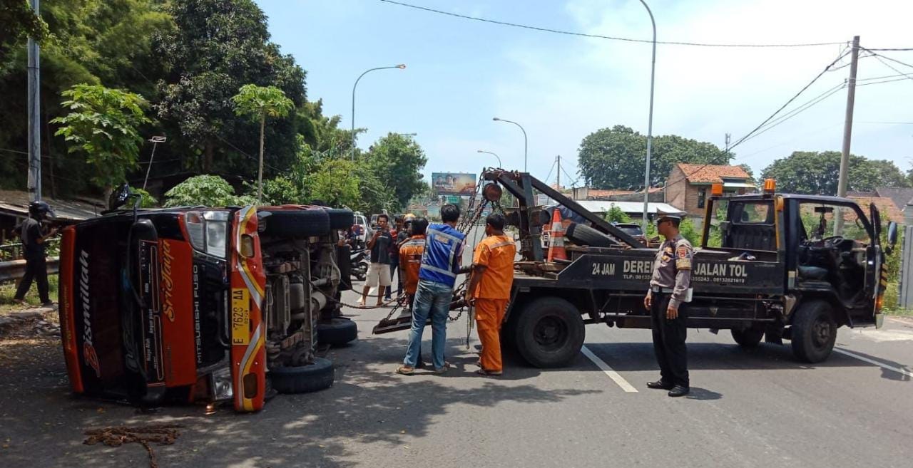 Hindari Pemotor, 3 Mobil Terlibat Tabrakan