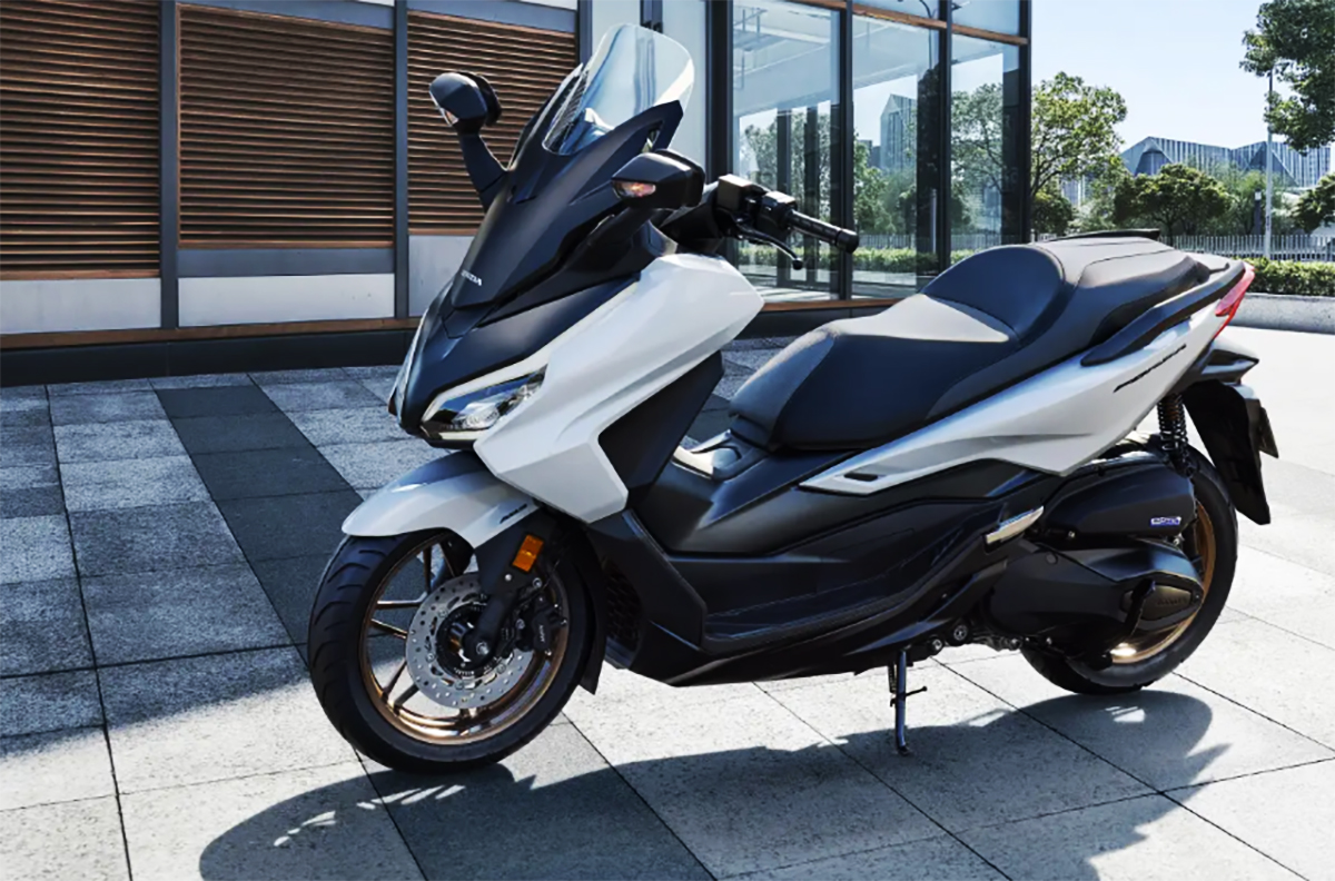 Honda Forza 250 Terbaru 2025: Keunggulan Fitur Canggih Monster Skutik dan Harga Terbaru