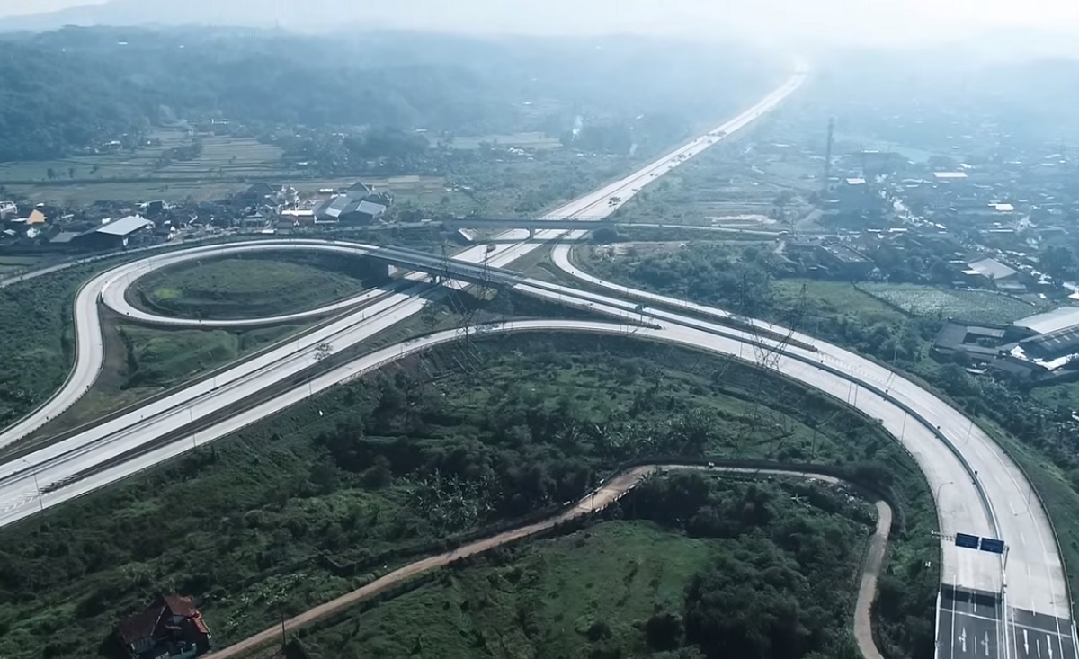 Saat Jokowi Pamer Infrastruktur Lagi: Melaju dengan Tol Cisumdawu