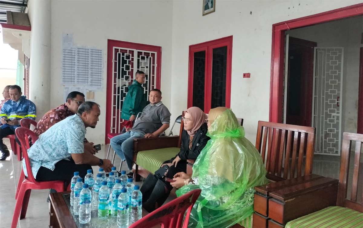 Gercep, Bupati Nina Meninjau Lokasi yang Diterjang Angin Puting Beliung  di Indramayu
