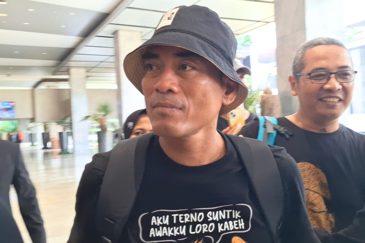 Akhirnya Mas Botok Masuk Gedung DPR, Kaus Bergambar Garuda dan Pesannya Jadi Sorotan