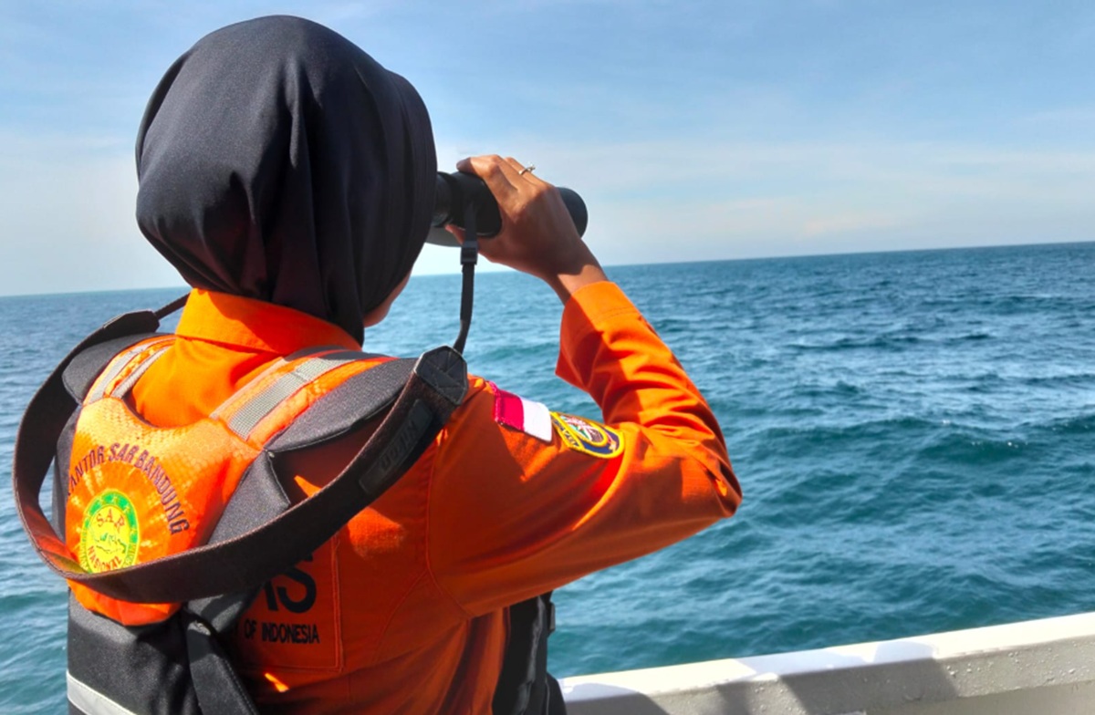 Kapal Nelayan Terhempas Ombak di Laut Jawa Indramayu, 10 ABK Masih Dicari