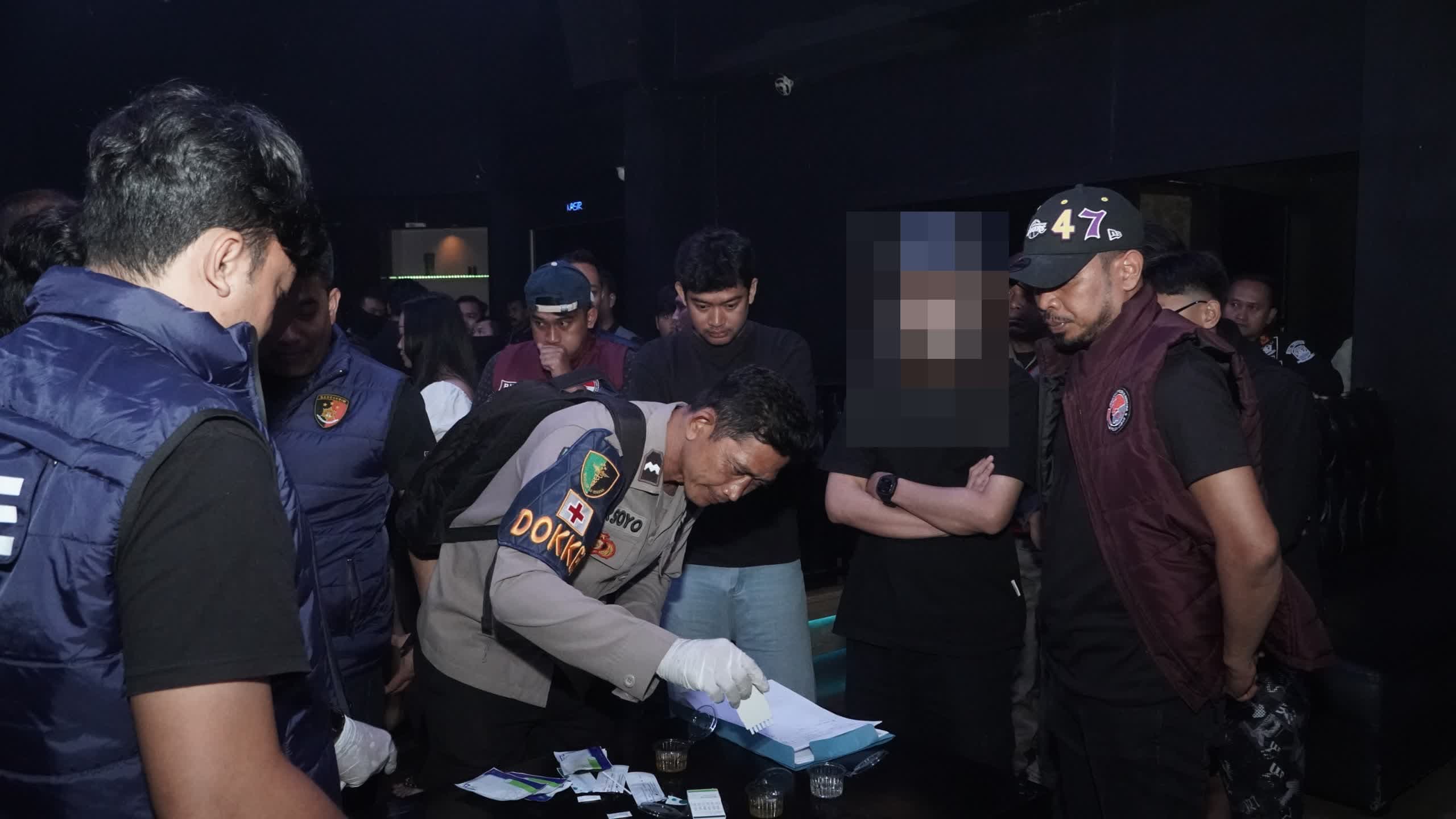 Operasi Gabungan Polres Cirebon Kota Sidak Tempat Hiburan Malam, Miras Disita dan Seluruh Tes Urine Negatif