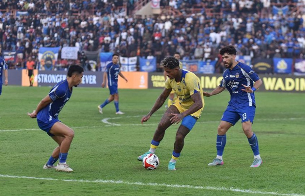 Ada Apa dengan Persib? Ditahan Imbang PSIM, 2 Penalti Gagal, Klasemen Terpuruk
