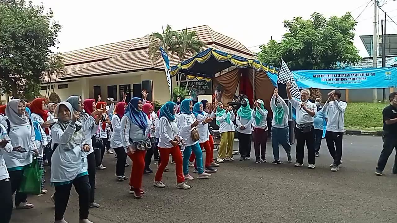Peringati HKN, Dinkes Kota Cirebon  Gelar Senam dan Jalan Santai 