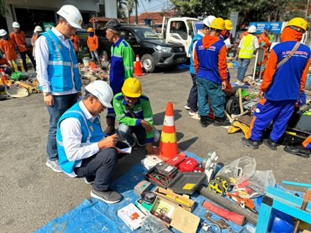 Sedia Payung Sebelum Hujan, PLN UP3 Cirebon Gelar Pasukan dan Peralatan Kesiapan Menghadapi Cuaca Ekstrem