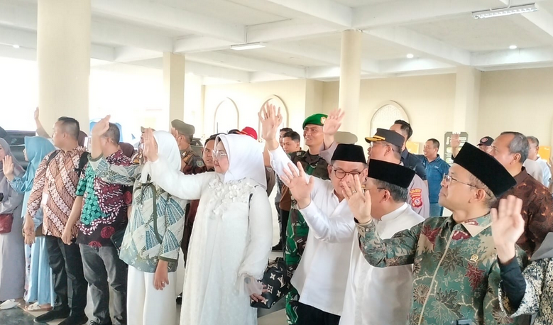 374 Jemaah Haji Asal Majalengka Dilepas dari Embarkasi Indramayu, Simak Pesan Wamenag
