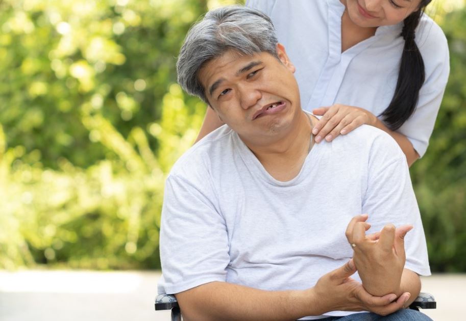 Mengkonsumsi Jus Buah Setiap Hari Dapat Meningkatkan Penyakit Stroke