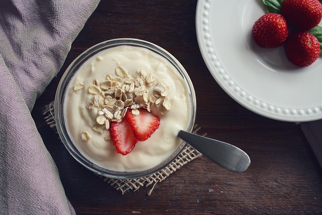 4 Manfaat Mengkonsumsi Yogurt, Bagi Kesehatan Tubuh, Salah Satunnya Dapat Mencegah Osteoporosis
