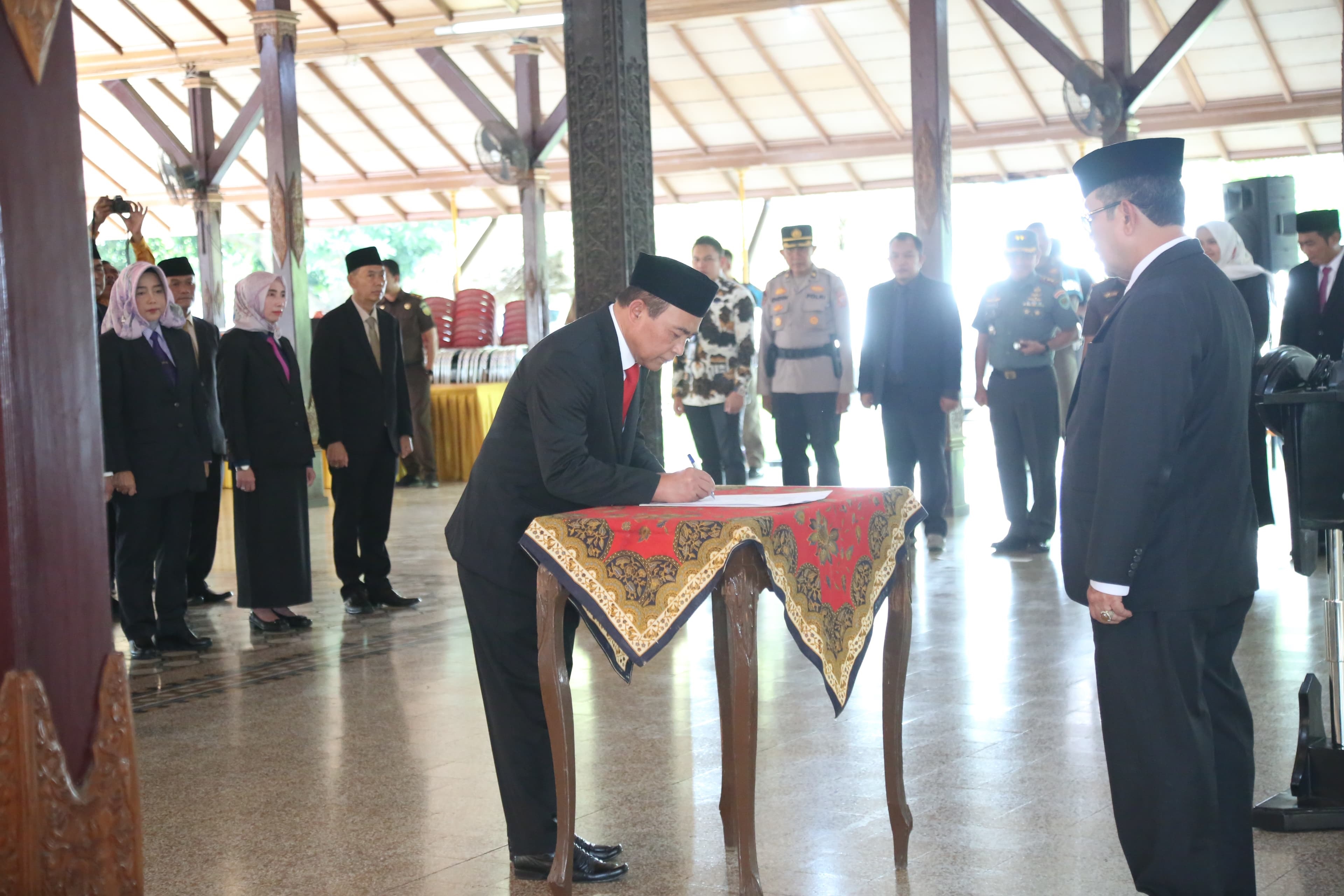 Rotasi Pejabat Eselon II, Bupati Imron:  Penyegaran dan Sesuai Hasil Ujikom