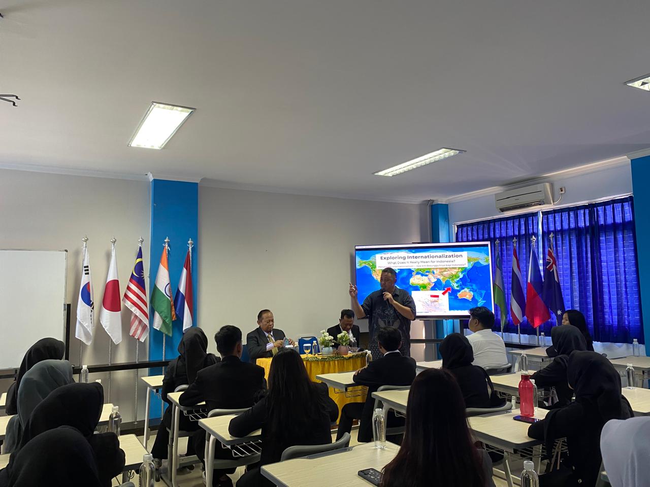 FEB UGJ Pioneer Program Kelas Internasional, Hadirkan Dosen Tamu Dari Belanda 