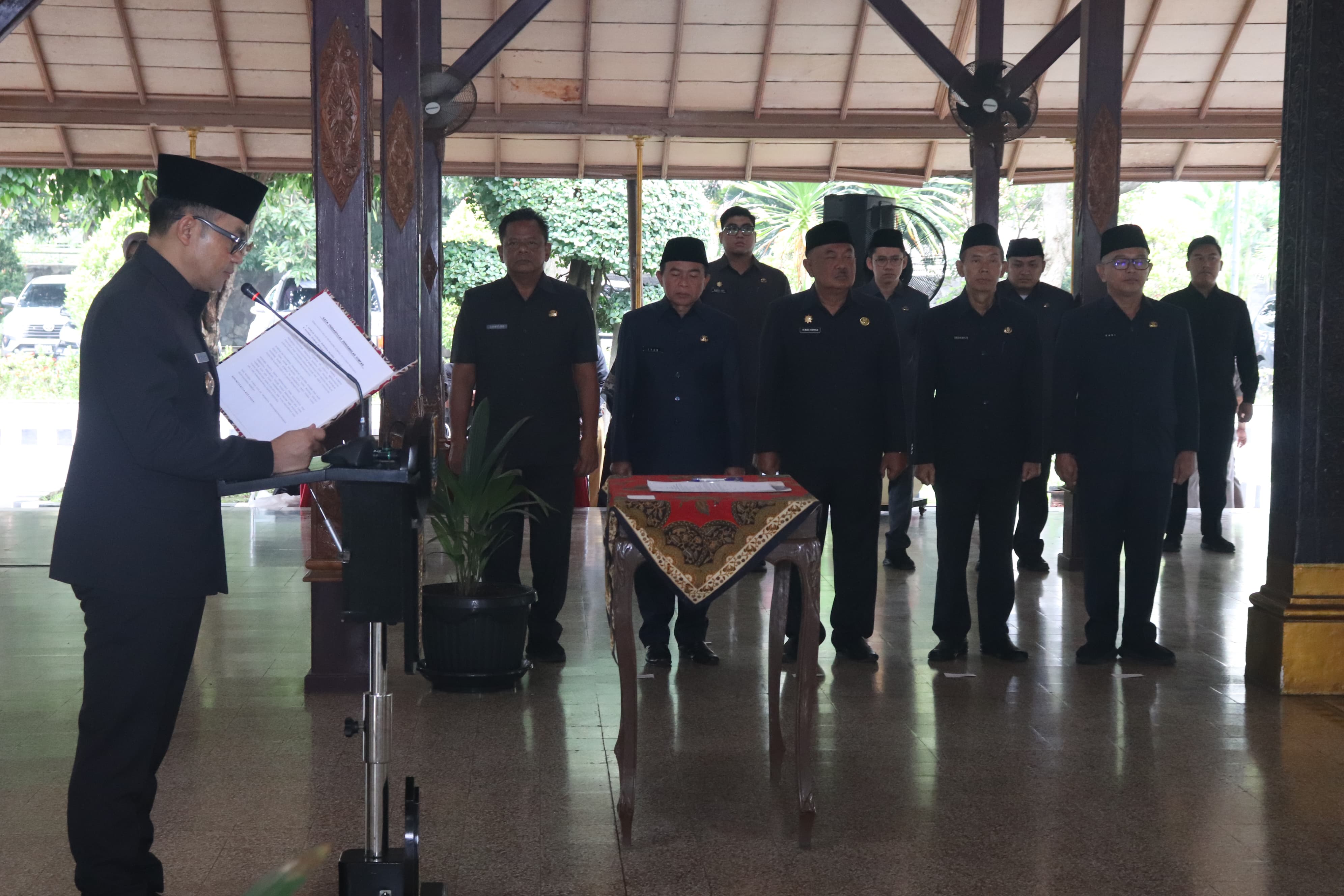 Pj Bupati Cirebon Lantik 6 Pejabat Fungsional, Perkuat Kinerja Pemerintah Daerah