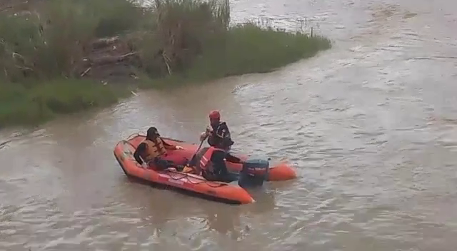 Saksi Mata: Perahu Tim Basarnas Terhisap Pusaran Air, Banyak Warga Menonton