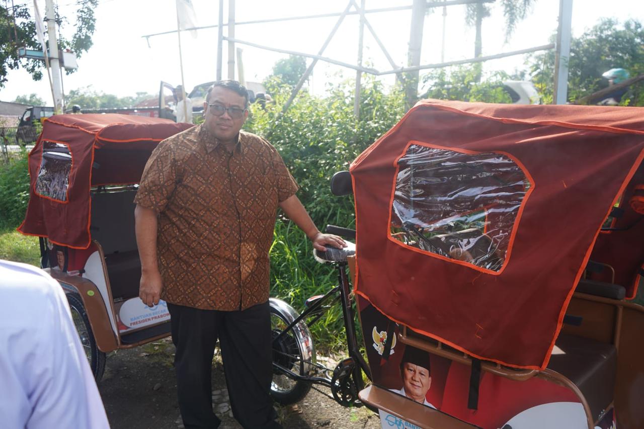 George Edwin Sugiharto Sukseskan Program Presiden Prabowo Bagi-Bagi Becak Listrik 