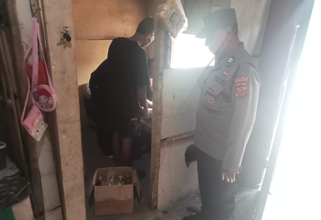 Polisi Gencar Operasi Pekat di Cirebon, Peredaran Miras Ilegal Disikat
