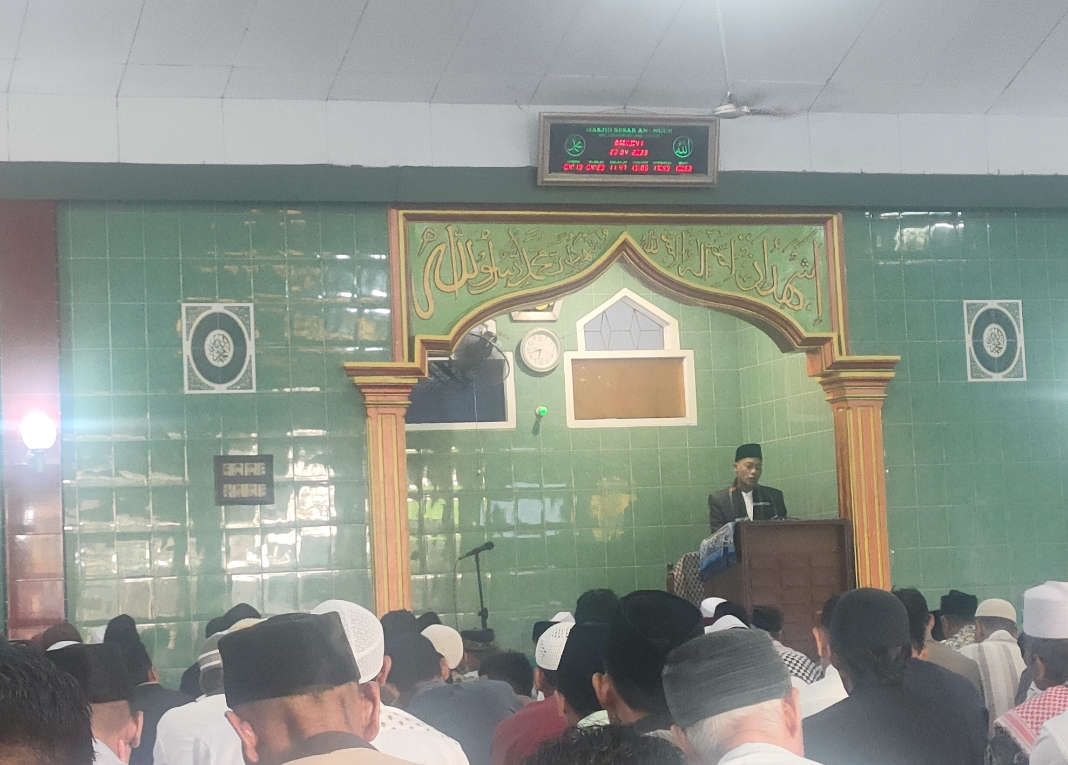 Pesan Khotib di Masjid Annur Lemahabang: Momen Idul Fitri Manfaatkan untuk Menebar Kebaikan 