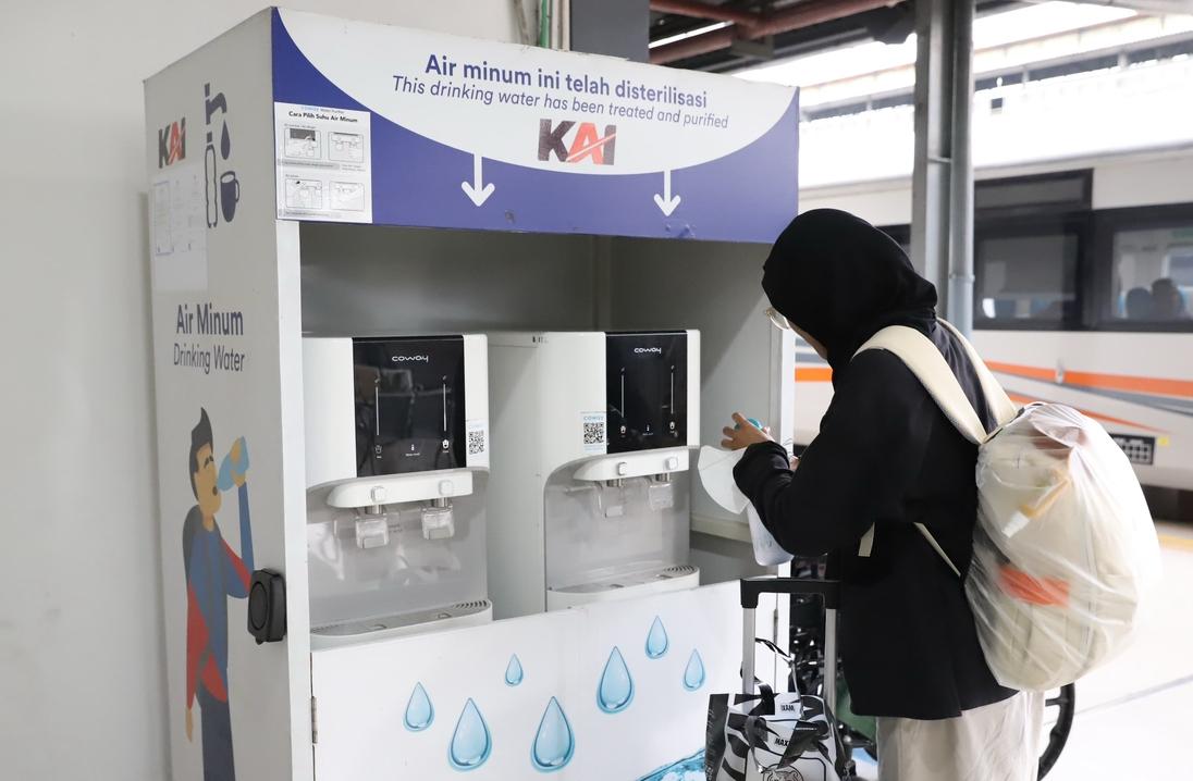 KAI Daop 3 Cirebon Sediakan Water Station Gratis, Ajak Penumpang Bawa Tumbler Kurangi Sampah Plastik