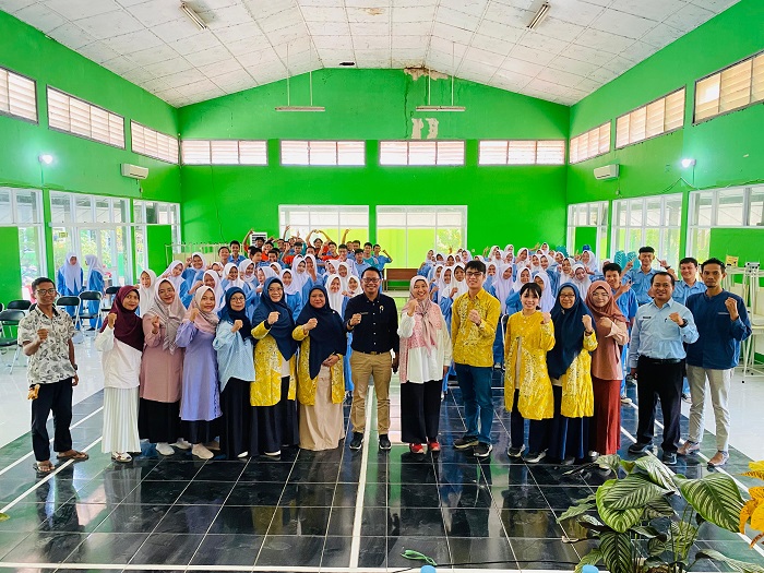 Tim PKM IPB Cirebon Kenalkan Budaya Kerja di Jepang kepada Siswa SMK