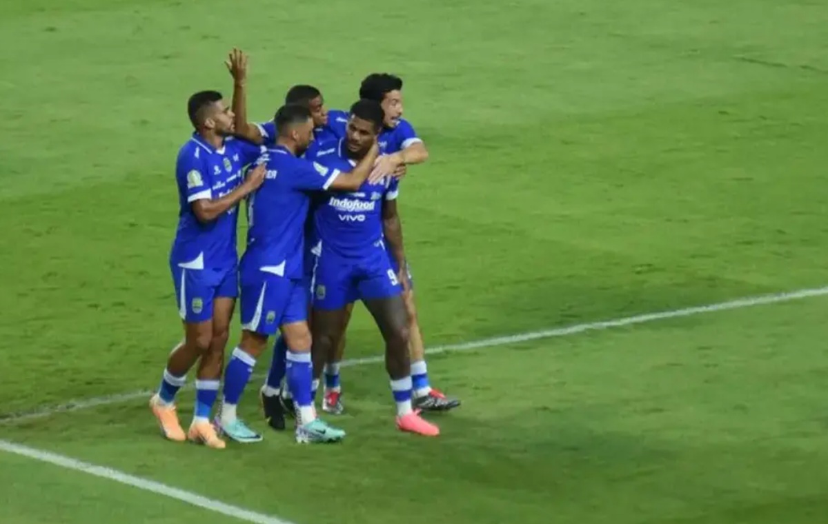 Persib vs PSM Makassar: Duel Panas Penentu Papan Atas Super League!