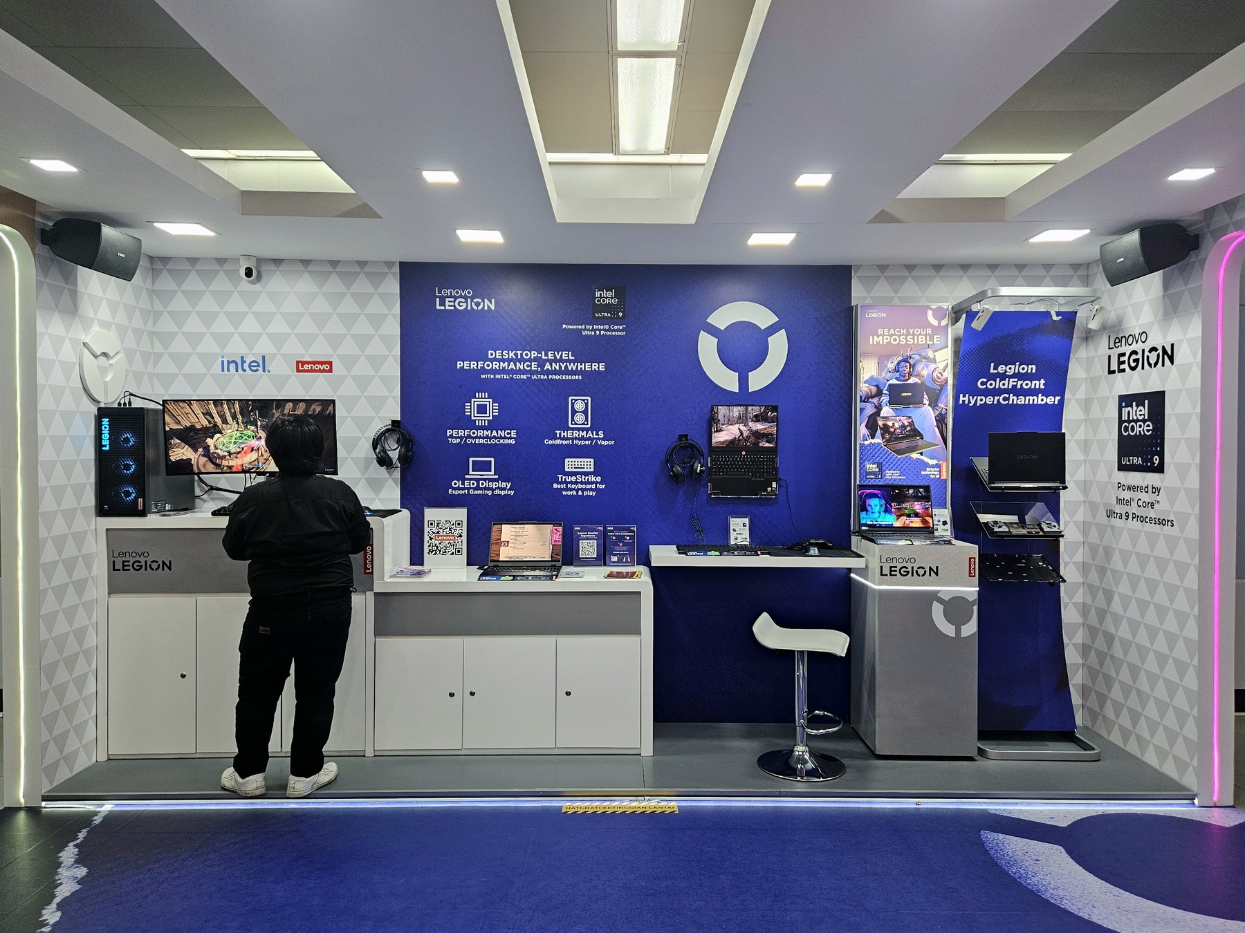 Lenovo Hadirkan Pengalaman Interaktif di Stasiun MRT Bundaran HI, Ajak Publik Eksplorasi Kreativitas,Produktif