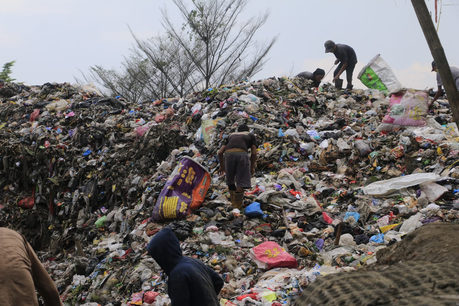 Ramadan 2026, Sampah di TPA Kopiluhur Cirebon Tembus 200 Ton per Hari