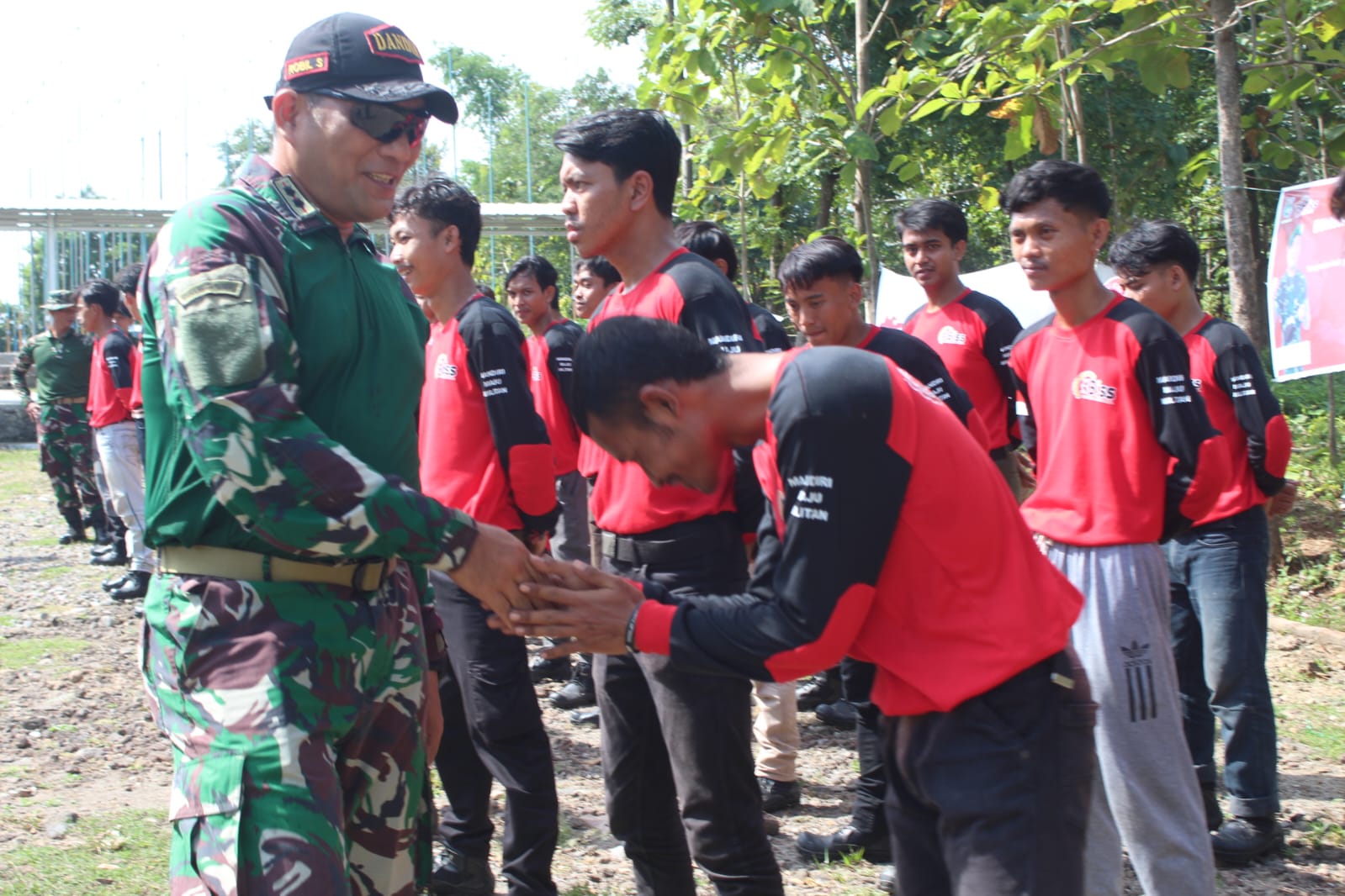 Serikat Pekerja BISS PT Longrich Indonesia Dilatih Kedisiplinan Ala Militer oleh Anggota Kodim Kota Cirebon