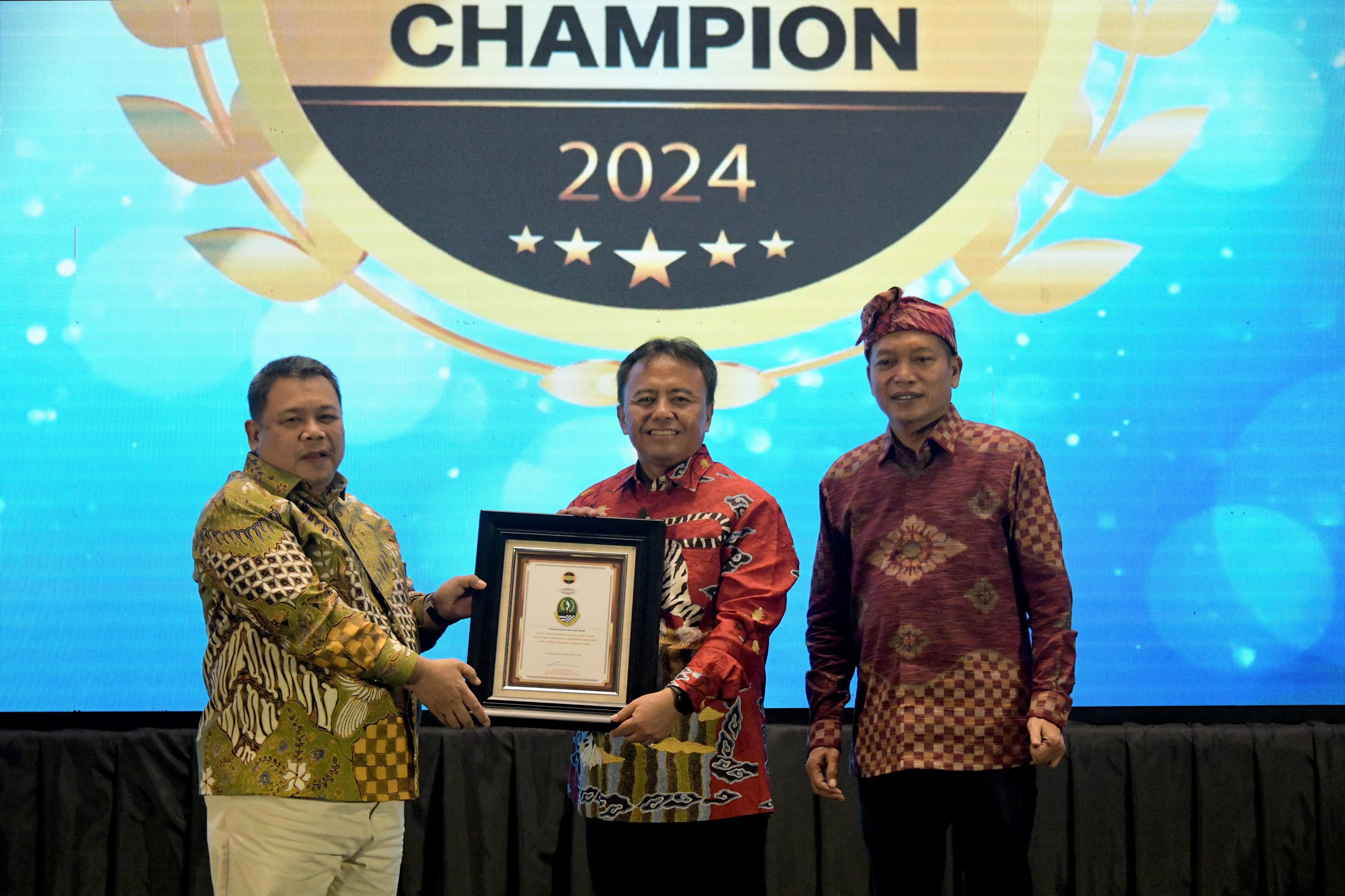 Pemdaprov  Jabar Terima Penghargaan The Best Regional Champion 2024