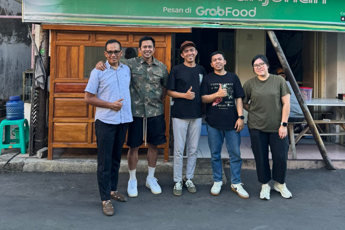 Chef Nando Berburu Ide Kuliner di Cirebon, Juga Kunjungi Pabrik Kecap Legendaris di Lemahabang