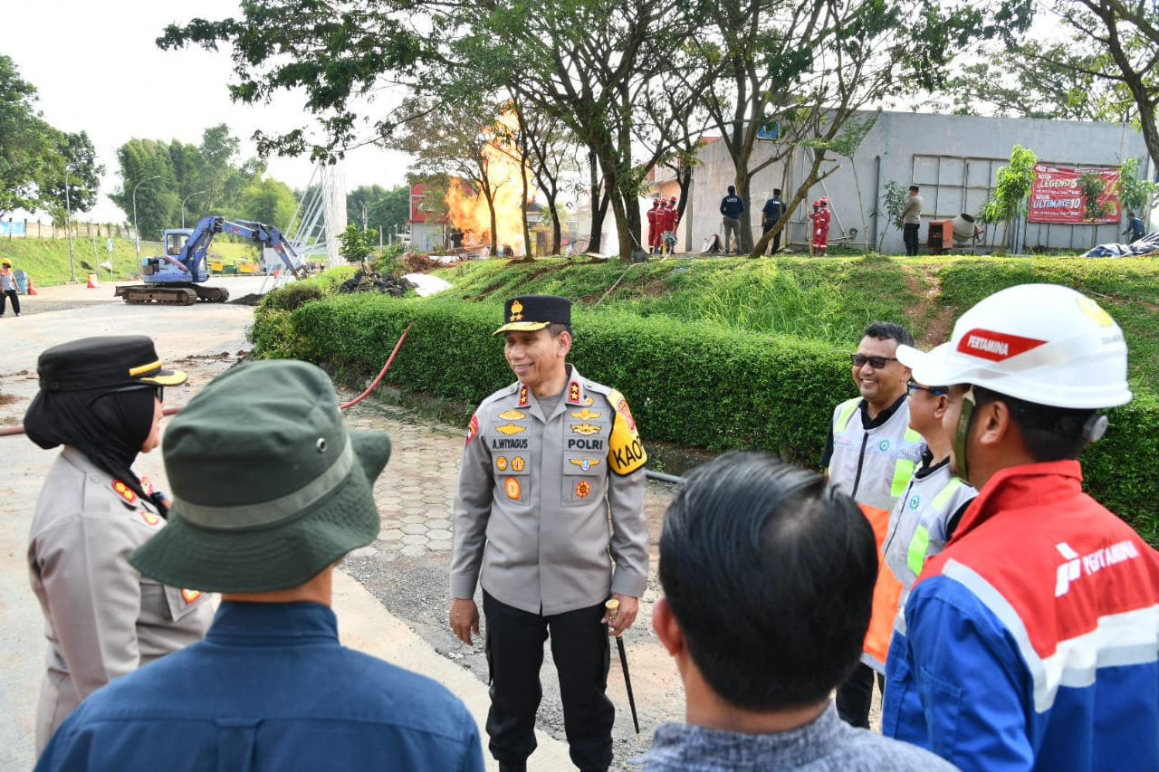 Kapolda Jabar Pantau Semburan Api di Rest Area 86B ASTRA Tol Cipali