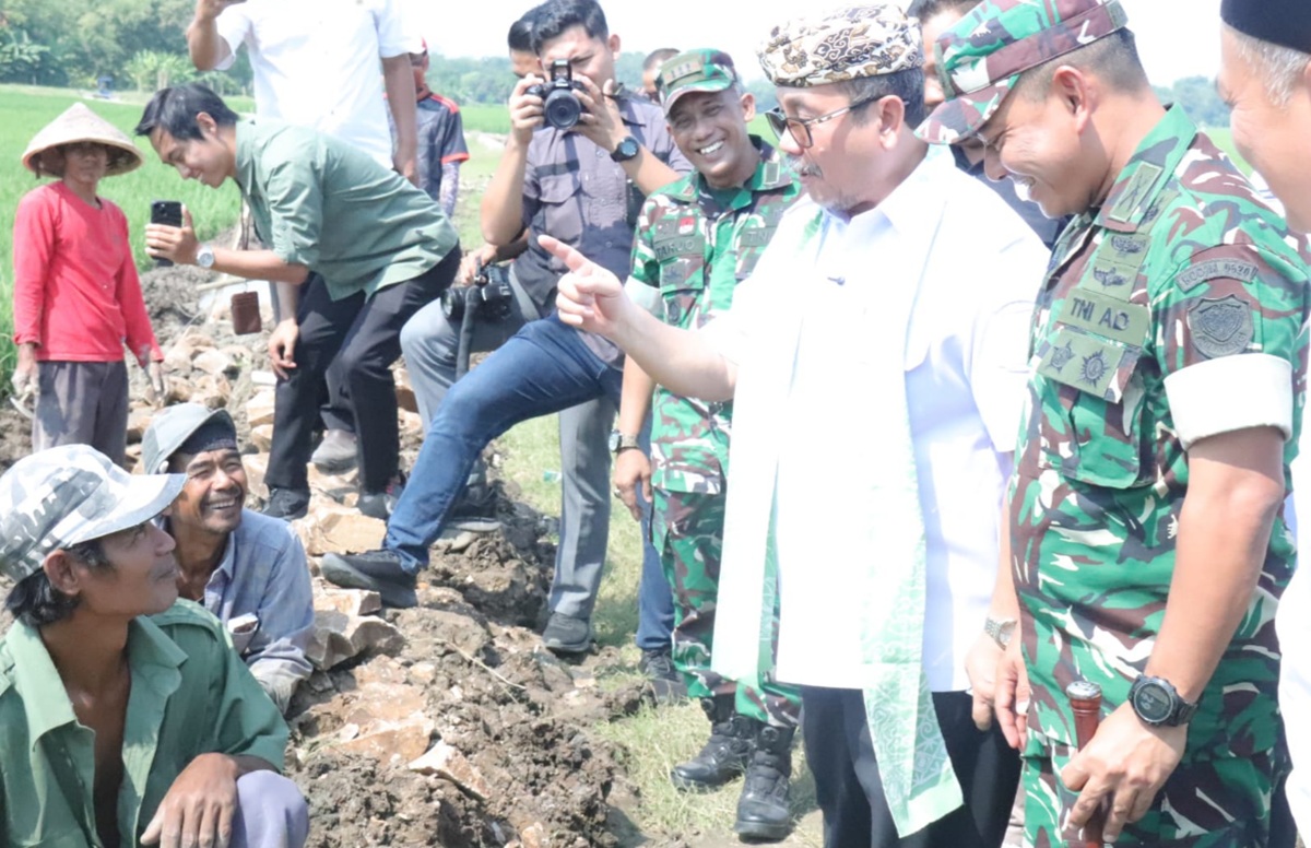 Buka TMMD di Desa Sende Arjawinangun, Bupati Cirebon Puji Kontribusi TNI untuk Pembangunan