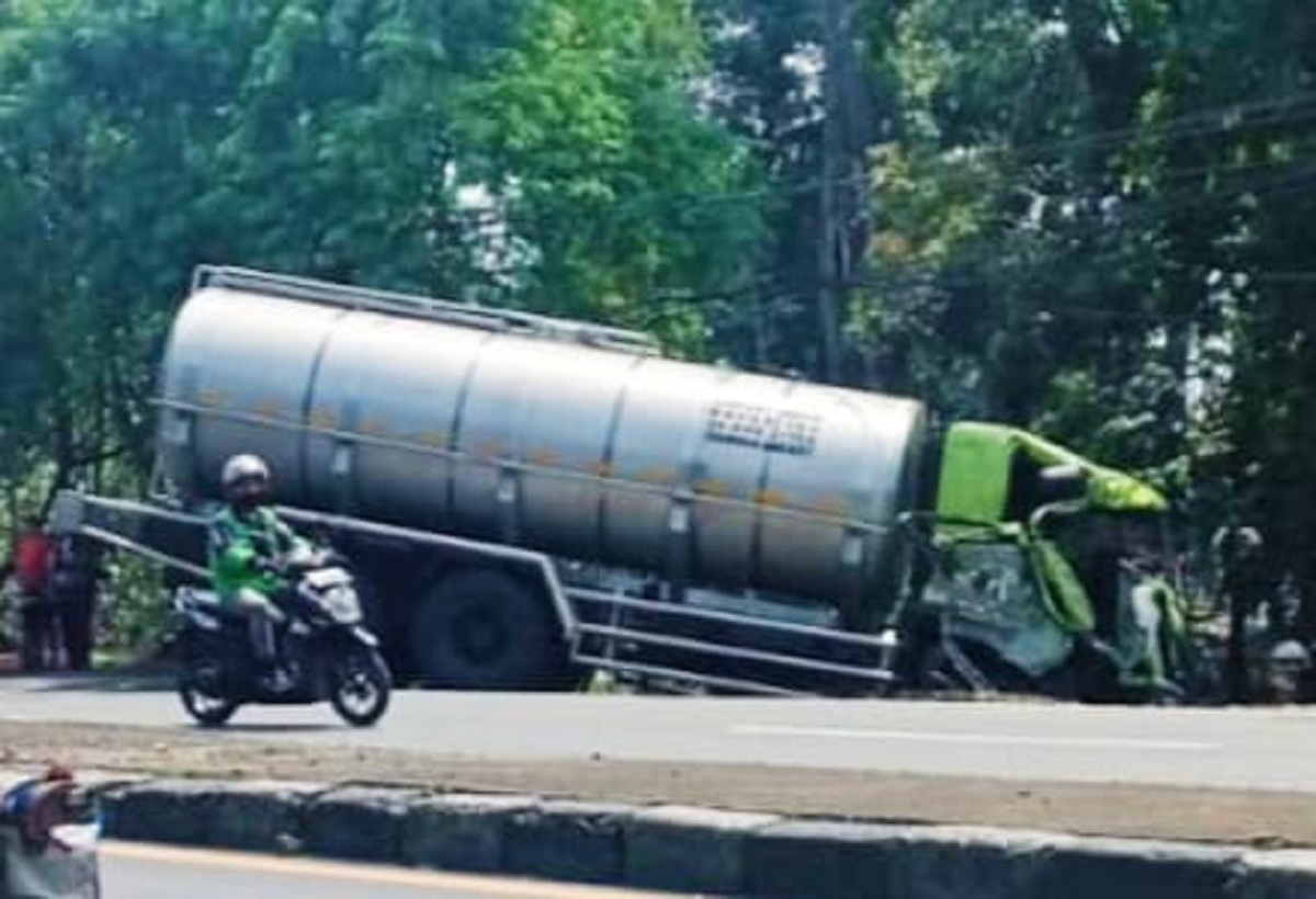Truk Tangki Kecelakaan di Jalur Pantura Cirebon, Polisi Buru Pengemudi Misterius 