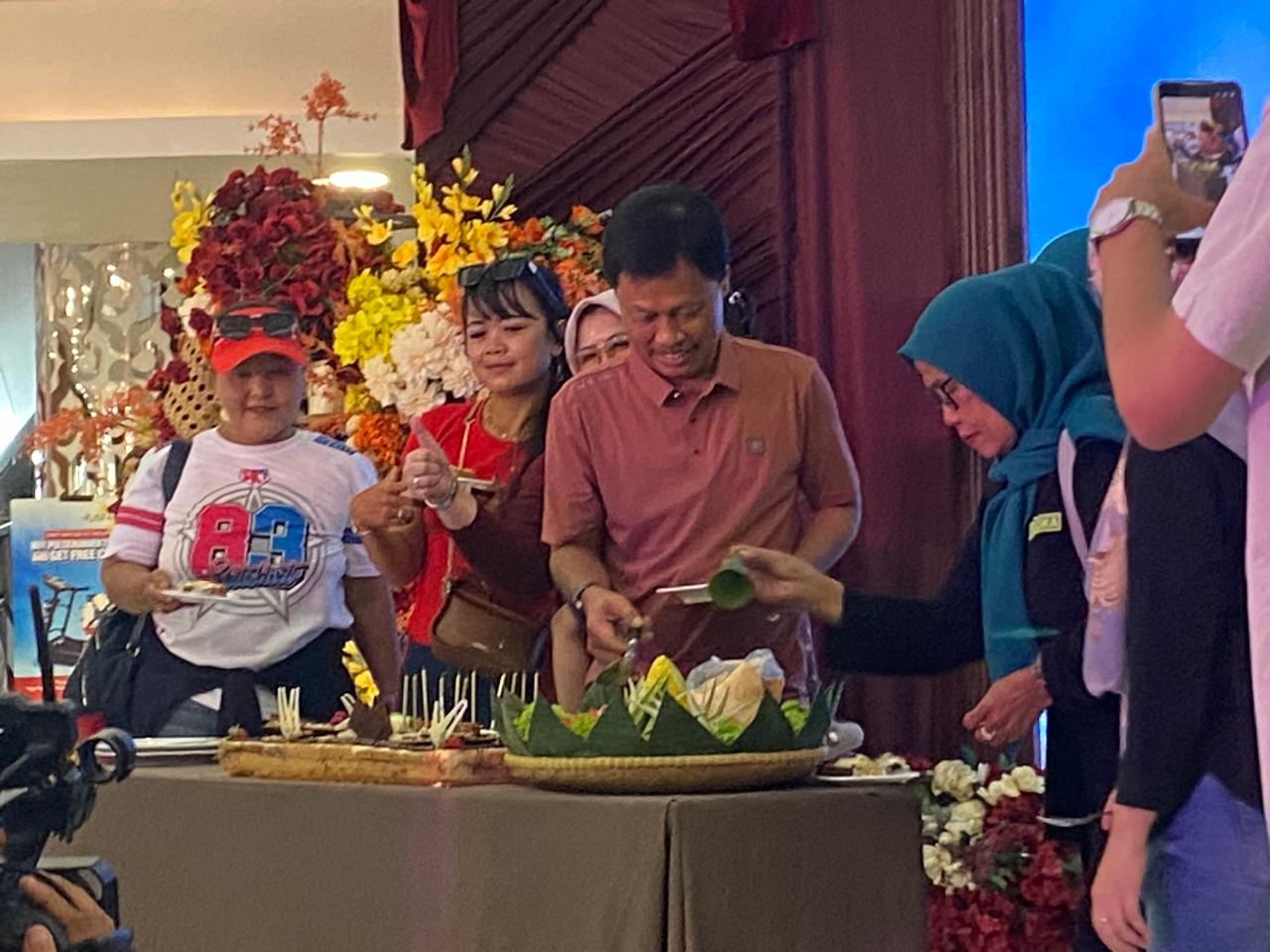 Ibu Ibu PKK Rayakan Ulang Tahun Walikota 