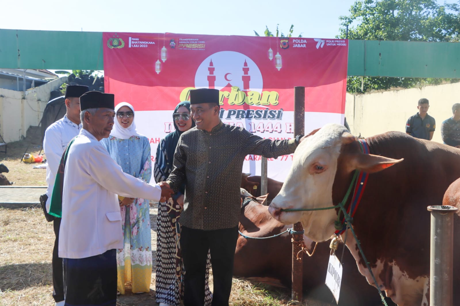 Polresta Cirebon Distribusikan Puluhan Hewan Kurban ke Sejumlah Ponpes 