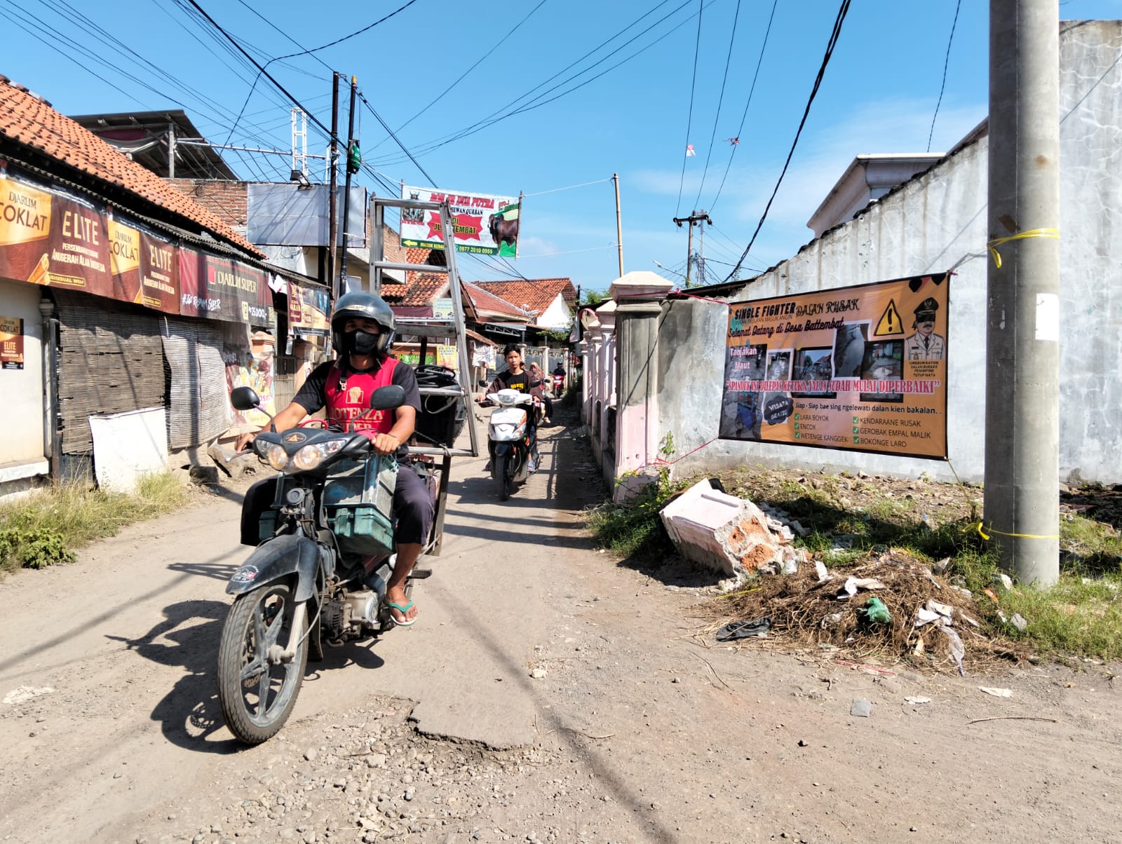 Warga Keluhkan Jalan Rusak di Batembat, Kuwu: Tahun Ini Segera di Perbaiki oleh Pemkab Cirebon