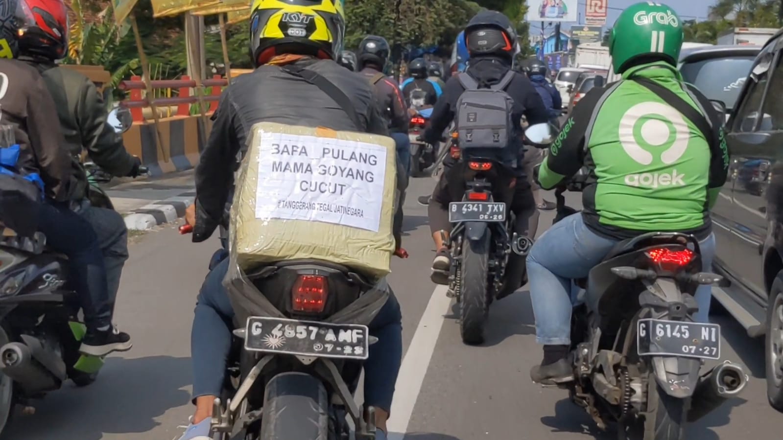 Unik! Pemudik Sampaikan Curhatan Lewat Sebuah Kalimat di Belakang Kendaraan, Ini Maksudnya