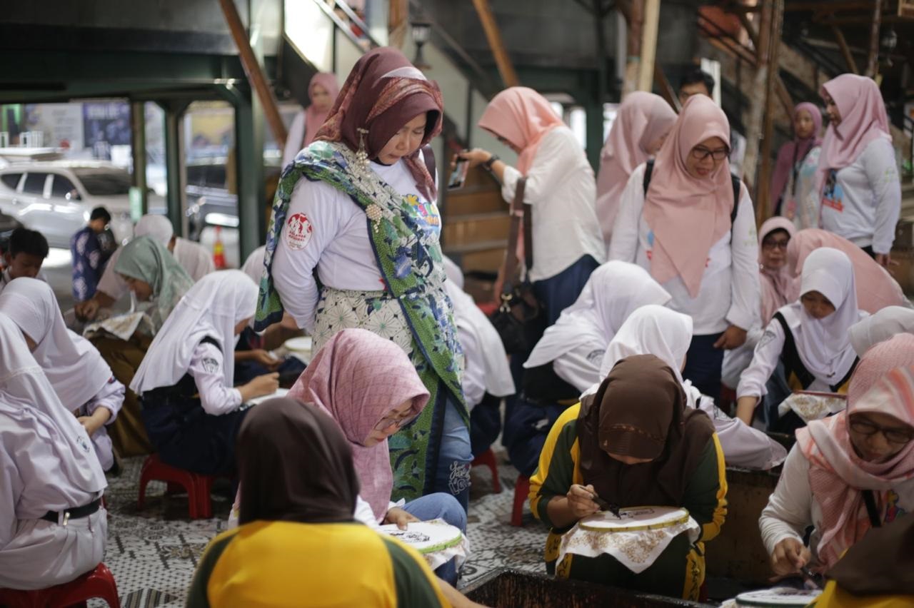 Peringati HAN, Puluhan Anak Belajar Membantik di Trusmi