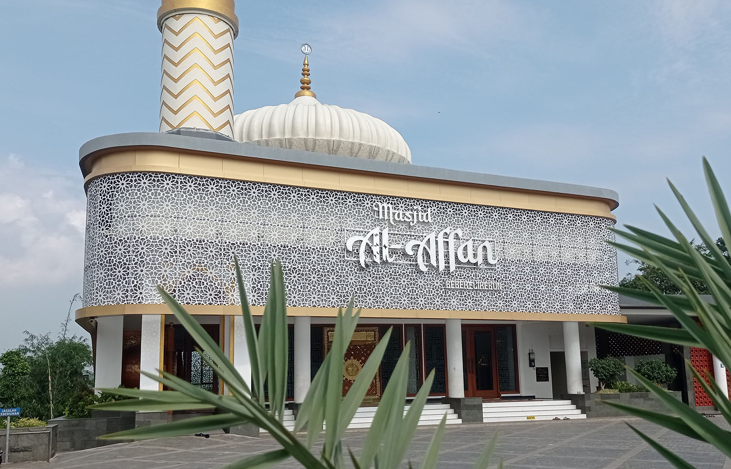 4 Masjid Megah di Sepanjang Jalan Raya Cirebon - Kuningan