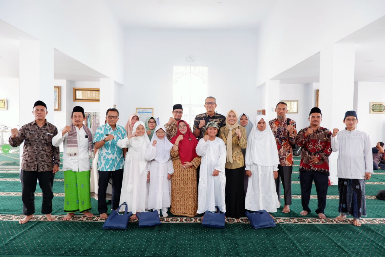 Pj Wali Kota Lepas Peserta Kontes Juara Anak Sholeh Tingkat Provinsi Jawa Barat 