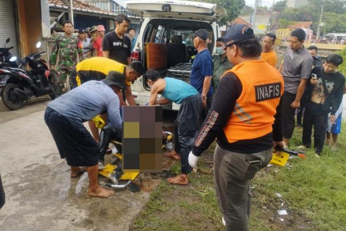 GEGER! Jasad Manusia Mengapung di Sungai Gempol Indramayu, Ini Identitasnya