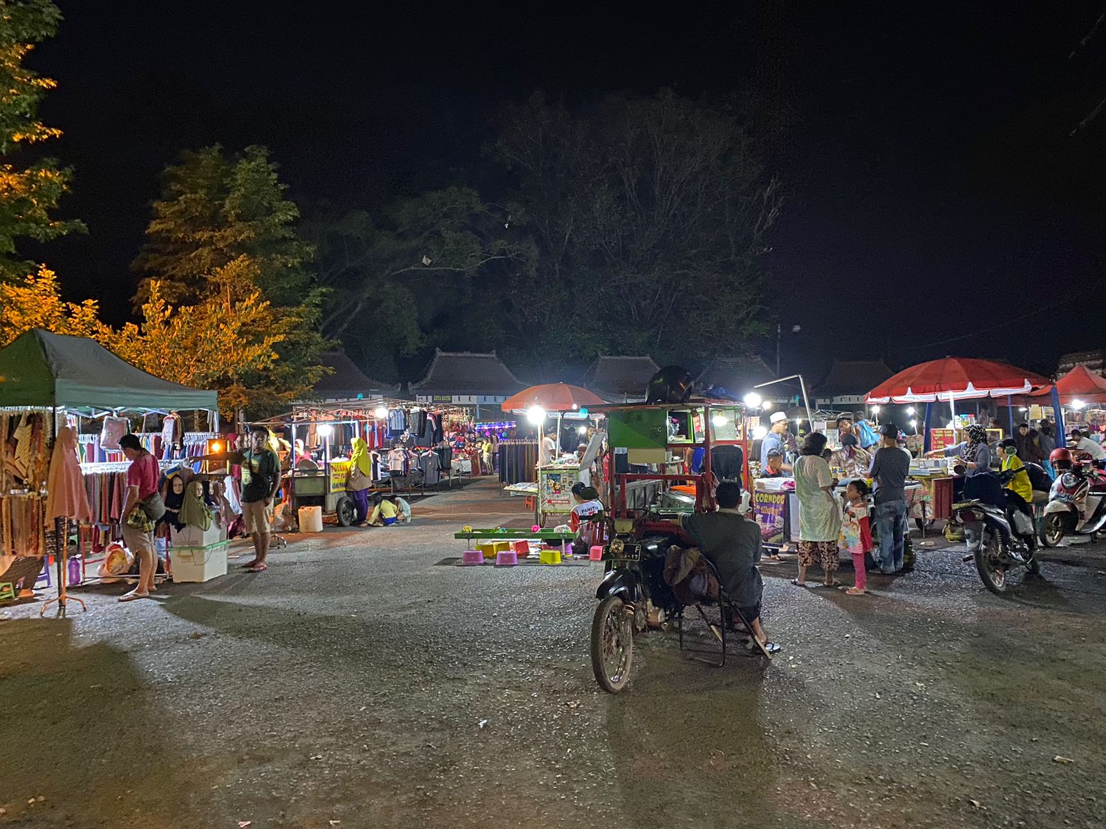 BPTAGS Buka Pasar Malam 2 Kali Seminggu di Halaman Parkir Goa Sunyaragi