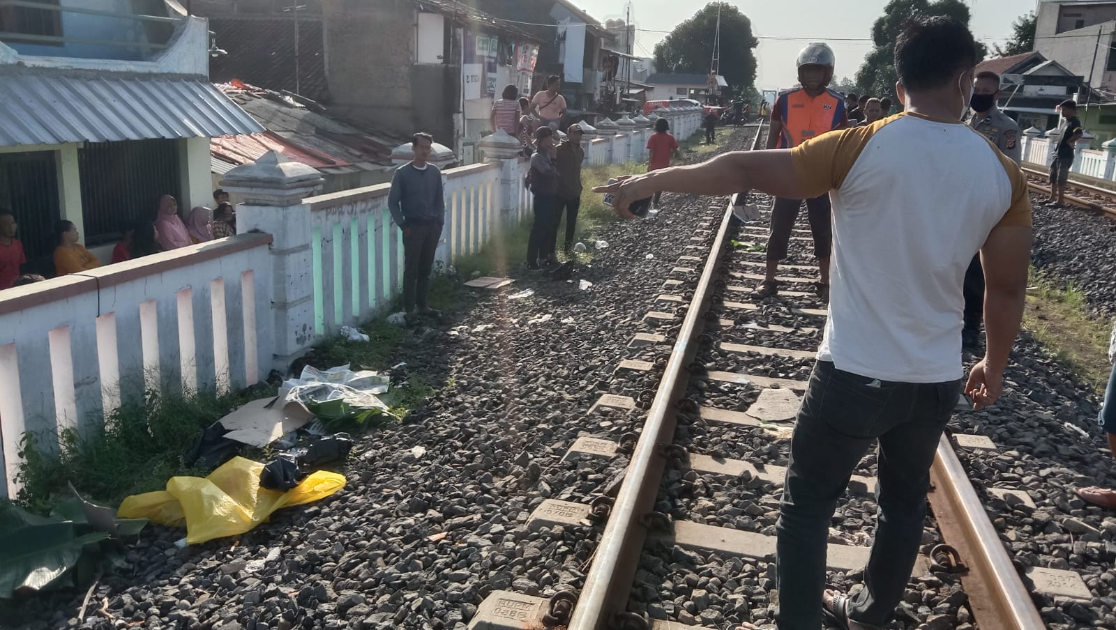 Warga Kutagara Cirebon Tewas Tertabrak Kereta Api Kargo, Sempat Bilang Mau Olahraga di Rel