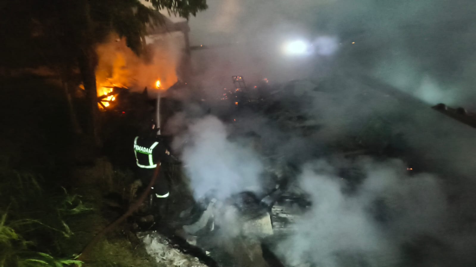Peternak di Kuningan Menangis, Usaha Bertahun-Tahun Ludes Dilalap Api Jelang Subuh