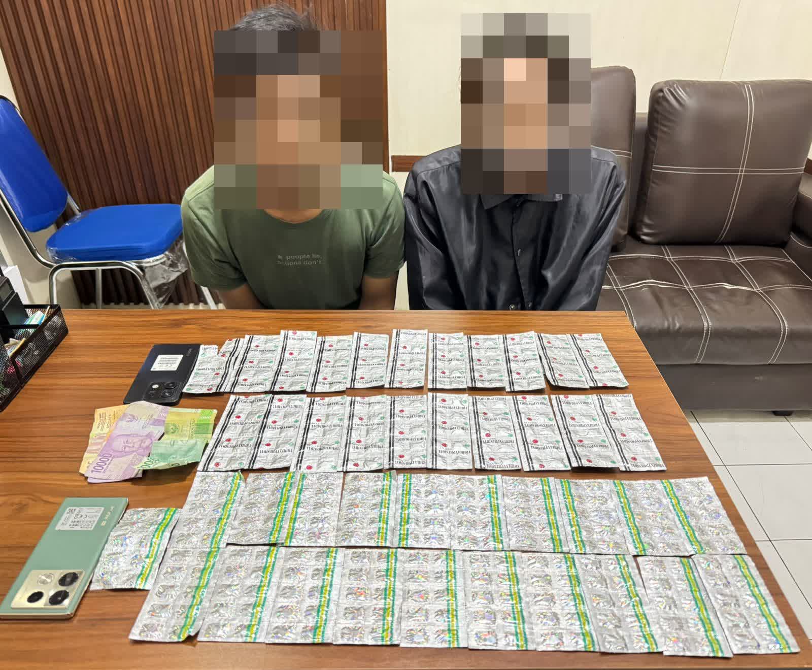 Dua Pengedar Obat Keras Tanpa Izin, Ditangkap Satresnarkoba Polres Cirebon Kota