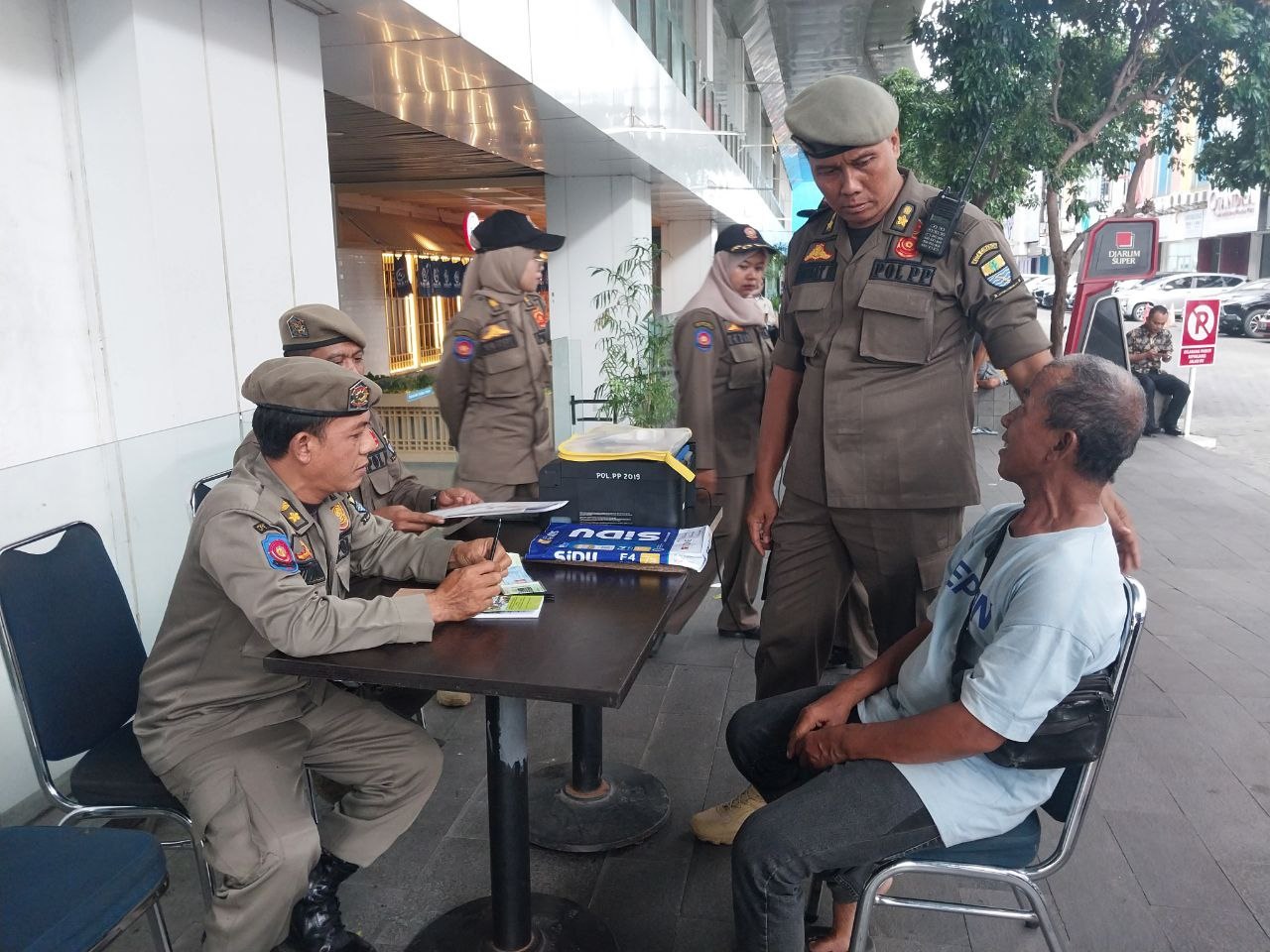 Nasib Pedagang Jasuke: Parkir Sebentar di Trotoar, Didenda Rp250 Ribu