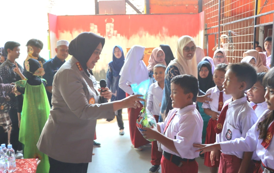 Berkunjung ke SLB di Ciledug, Begini Cara Polresta Cirebon Peringati Hari Anak Nasional
