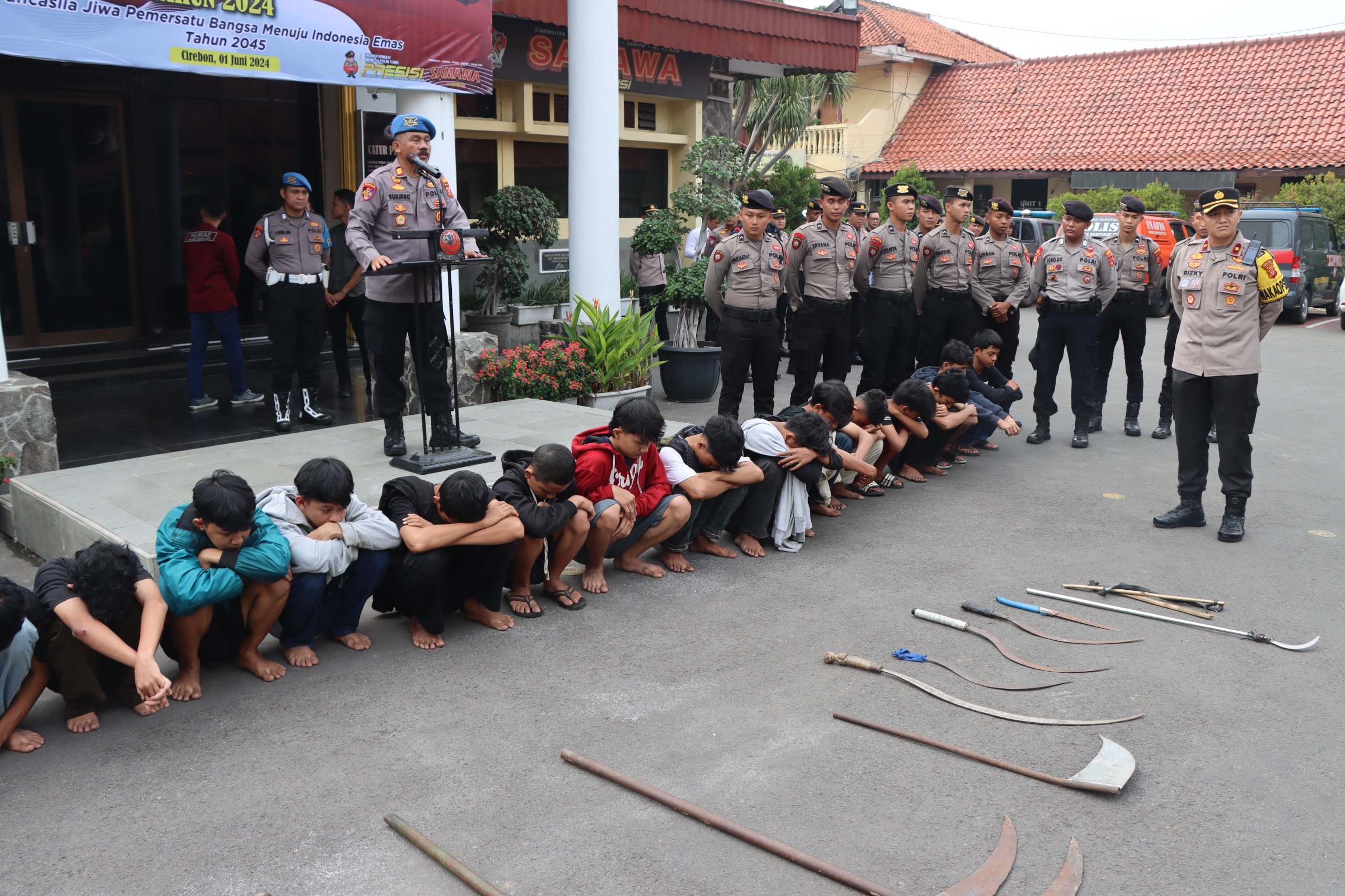 Subuh-Subuh Tawuran Konten, Pelaku Beserta Sajam Diamankan Polisi