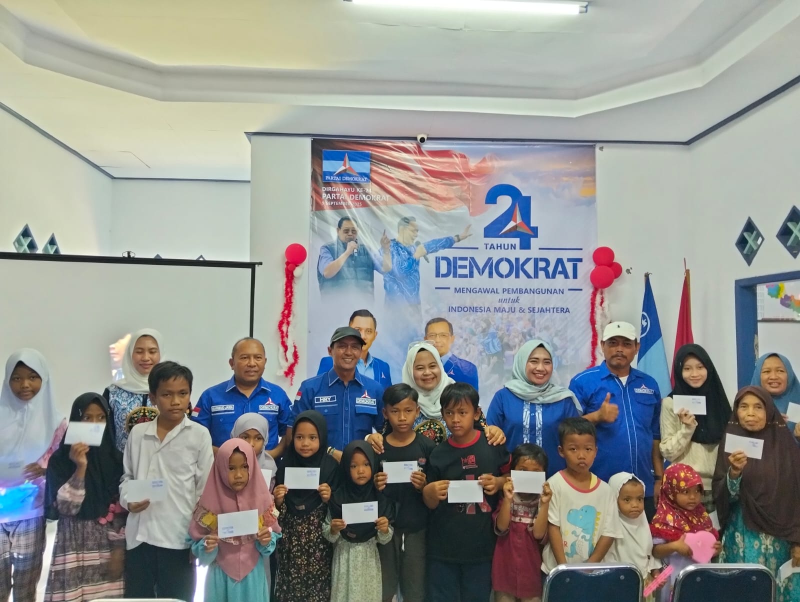 Rayakan HUT ke-24, DPC Partai Demokrat Kabupaten Cirebon Santuni Puluhan Anak Yatim