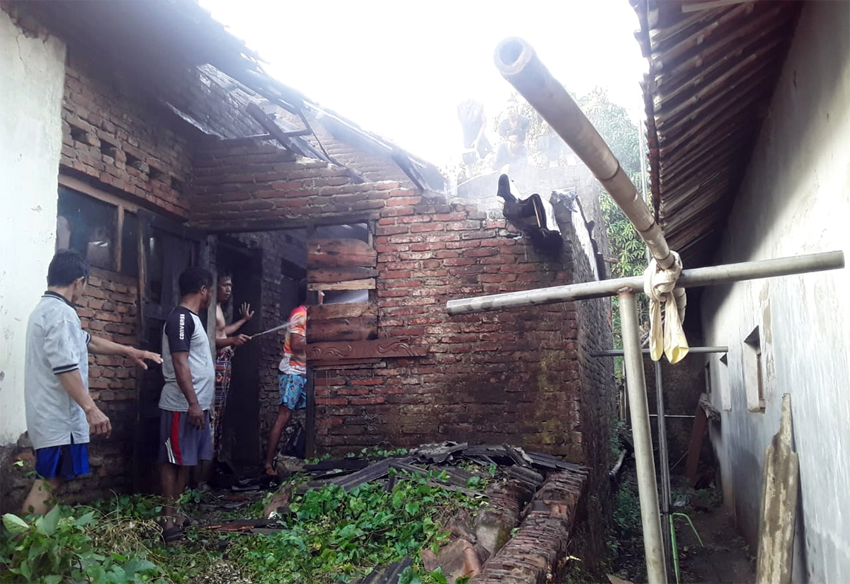Kebakaran di Cirebon, Diduga Lupa Mematikan Kompor, Rumah di Babakan Nyaris Ludes Dilalap Api
