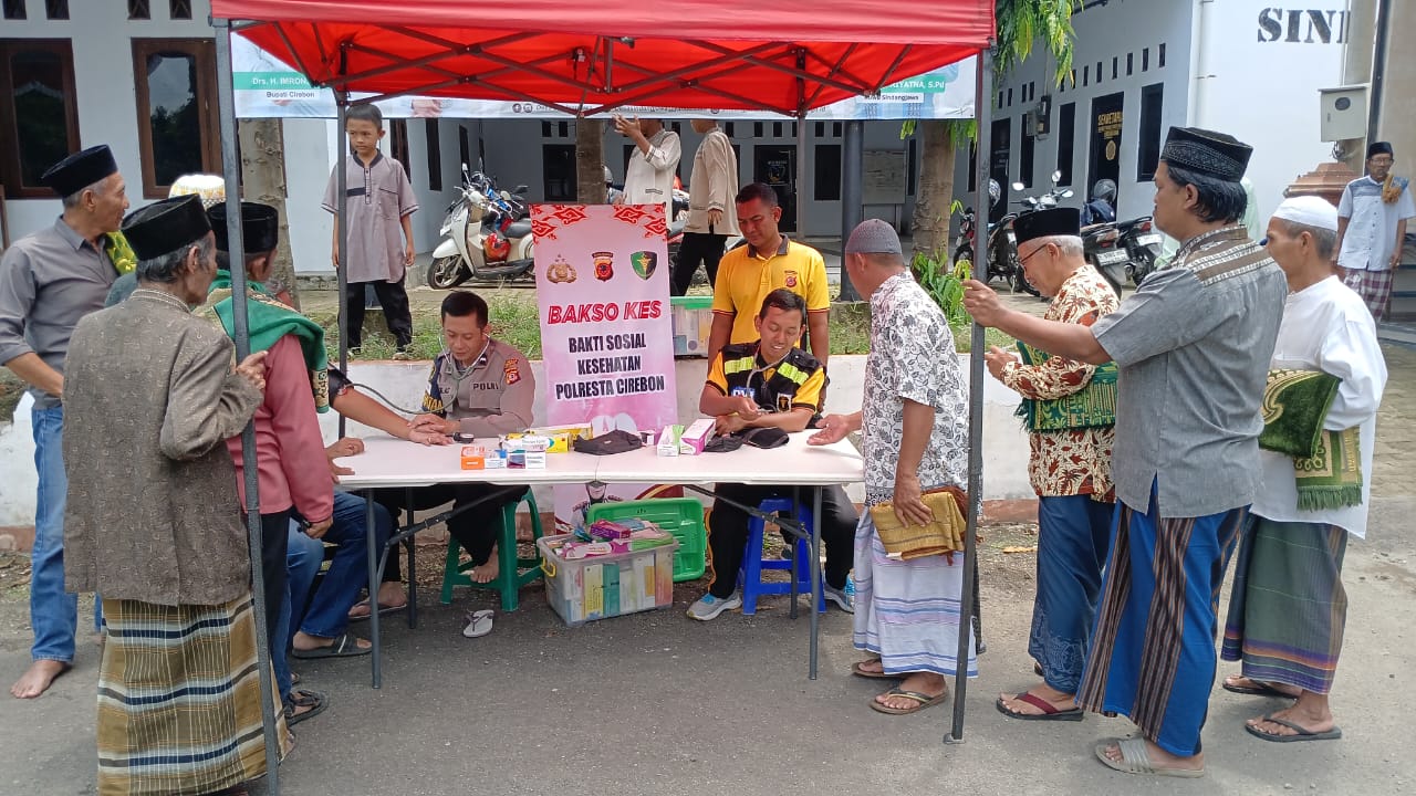 Berikan Layanan Pemeriksaan Kesehatan Gratis, Polresta Cirebon Gelar Baksos Kes Desa Sindangjawa